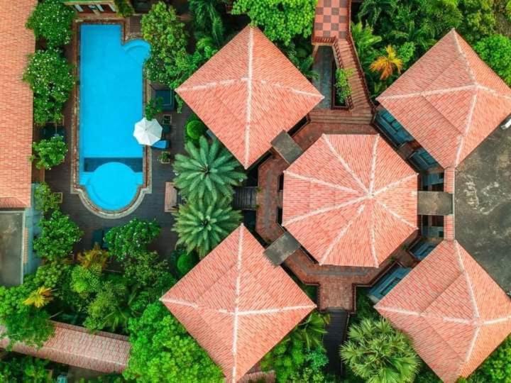 Model Temple Villa Сиемрип Экстерьер фото